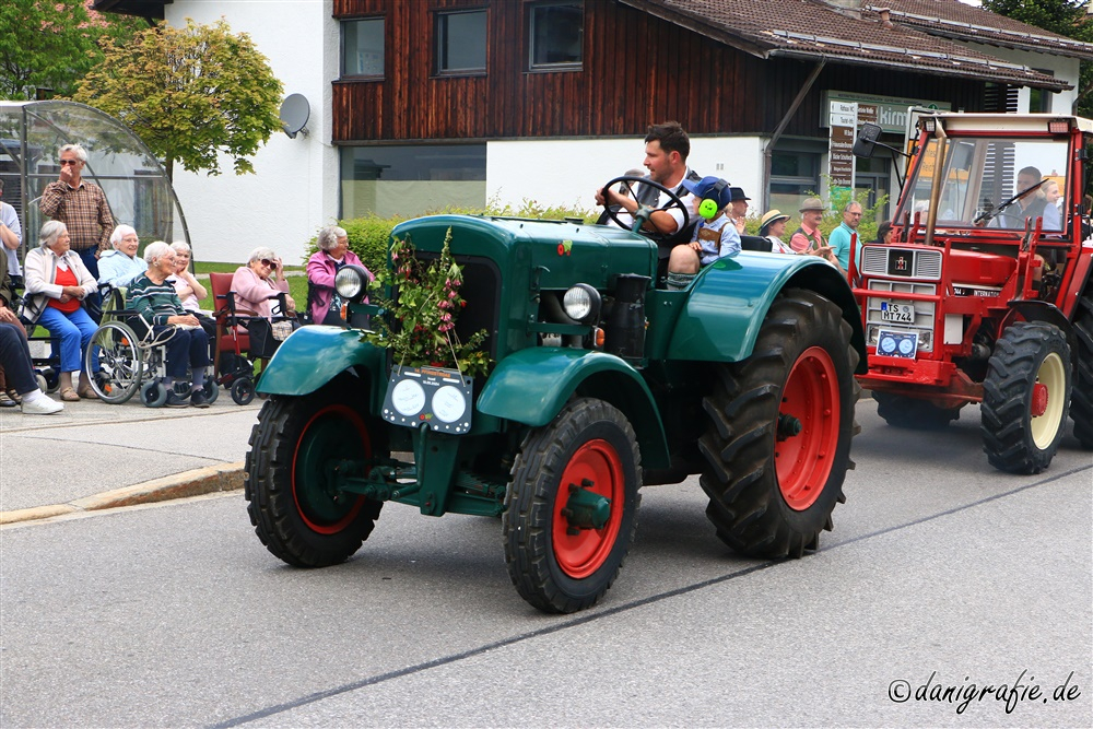 Pfingstroas Inzell, 19.05.2024
Schlüsselwörter: Pfingstroas;Inzell;Oldtimertraktor;