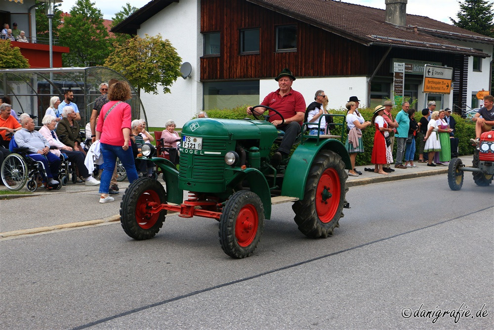 Pfingstroas Inzell, 19.05.2024
Schlüsselwörter: Pfingstroas;Inzell;Oldtimertraktor;