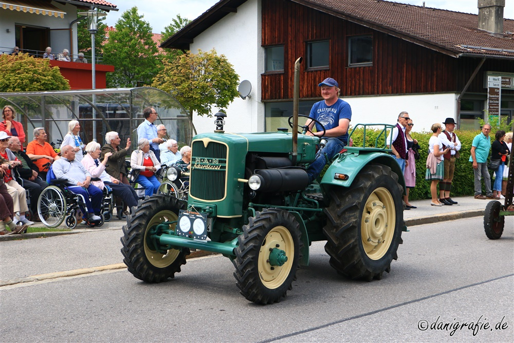 Pfingstroas Inzell, 19.05.2024
Schlüsselwörter: Pfingstroas;Inzell;Oldtimertraktor;