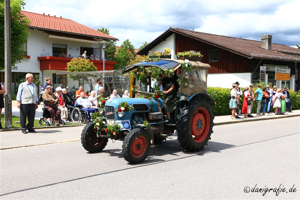 Pfingstroas Inzell, 19.05.2024
Schlüsselwörter: Pfingstroas;Inzell;Oldtimertraktor;