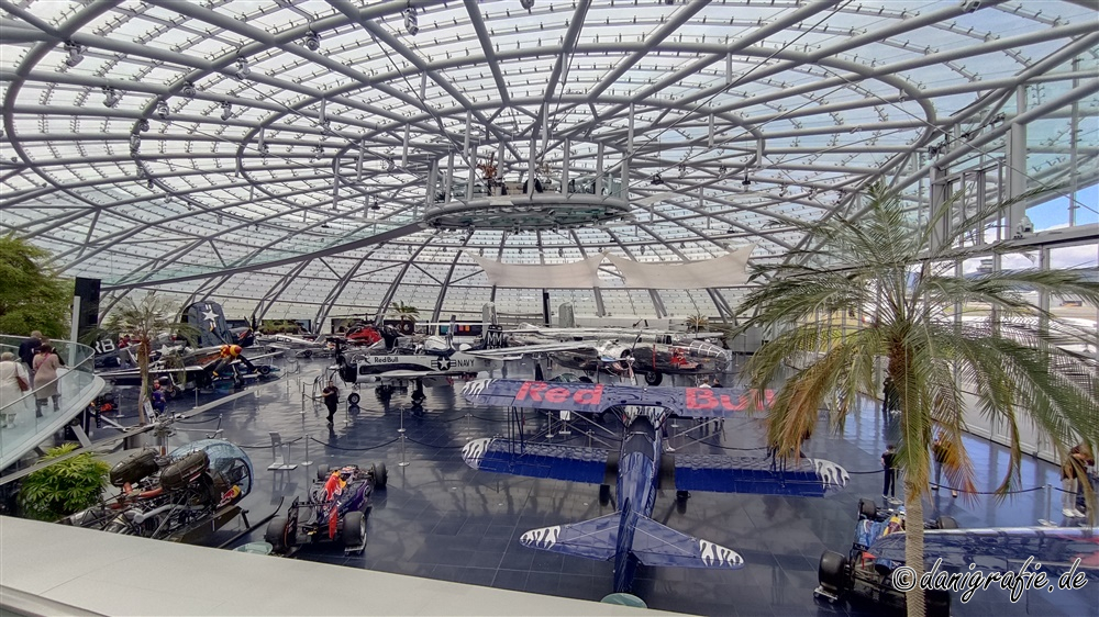 Schlüsselwörter: Hangar 7