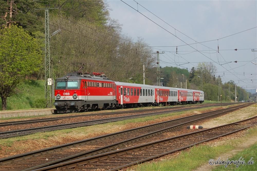 Schlüsselwörter: EM-Lok;EM-Lok-Parade;