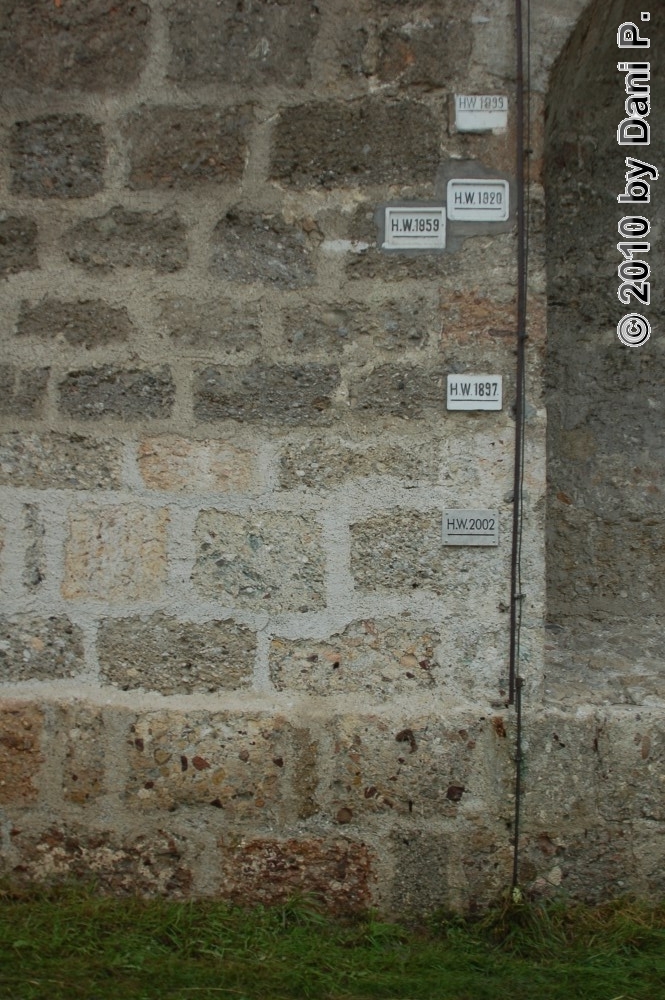 Hochwassermarken an der Laufener Stadtmauer
Schlüsselwörter: Hochwasser;Salzach;Laufen;Hochwassermarken;Stadtmauer