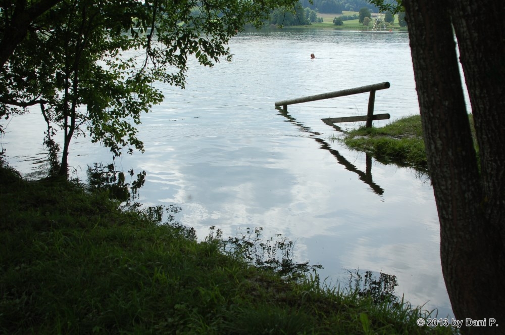 diesmal ist der Ãœbergang zwischen Zufluss und See keine optische TÃ¤uschung
Schlüsselwörter: Hochwasser;Tachinger See;Strandbad;Tengling